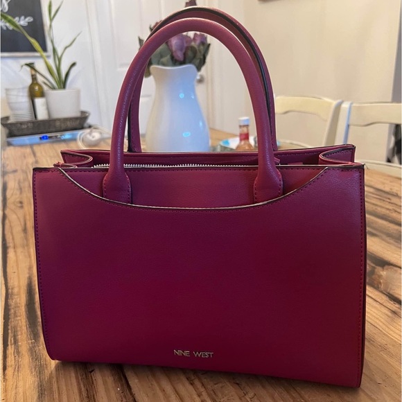 Nine West Handbags - Nine West purse